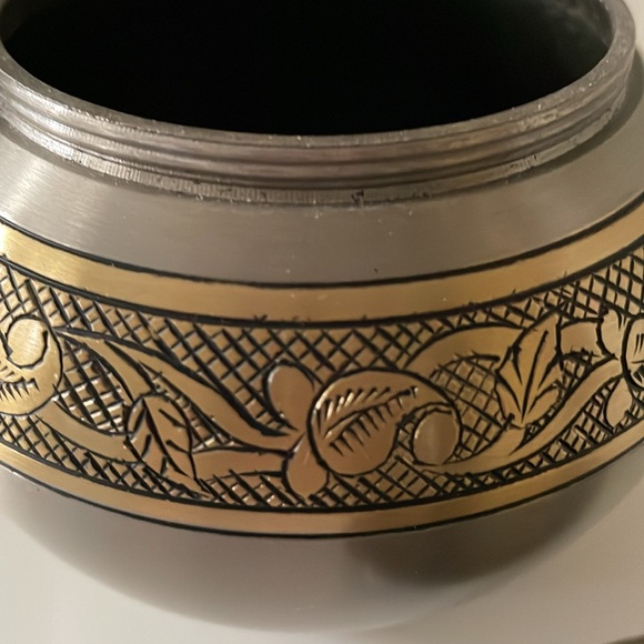 New Urn for partial Ashes. We decided not to separate my mom’s ashes. - Picture 3 of 3